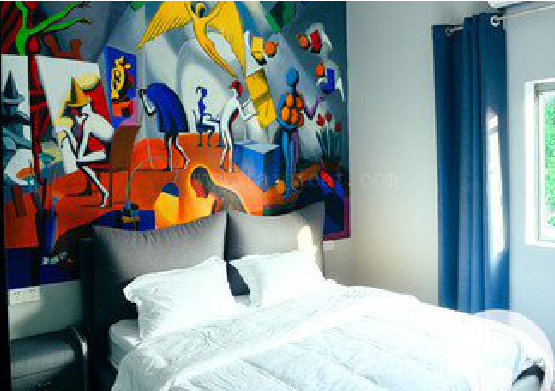 通山对于酒店的墙体彩绘而言更注重哪些方面？